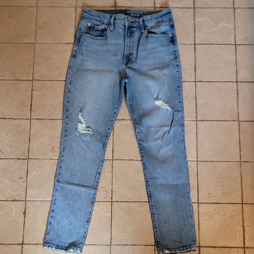 Great Condition GAP True Skinny Distressed Jeans